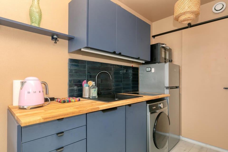 Kitchen or kitchenette, Living room