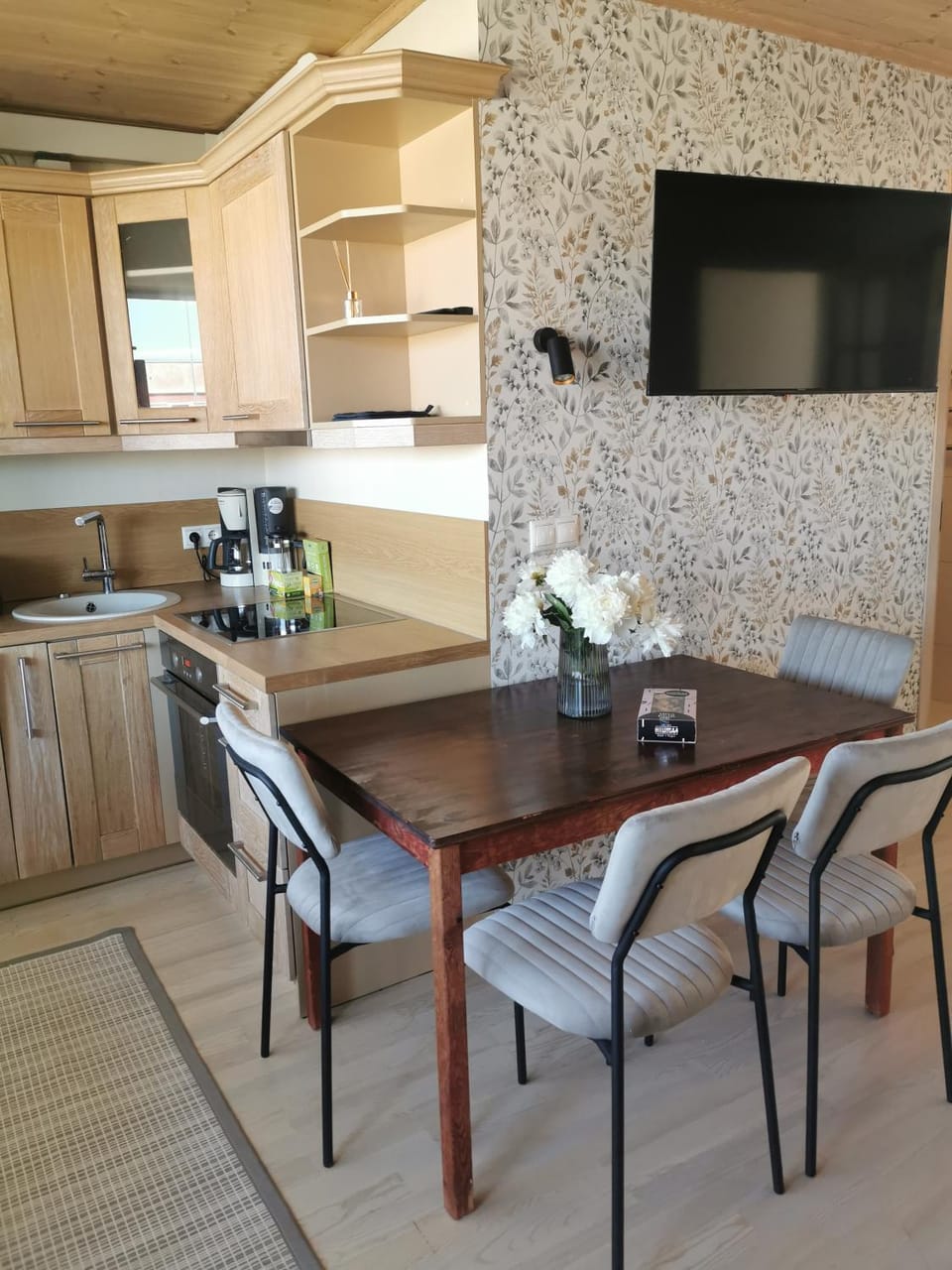 Kitchen or kitchenette, Dining area, dishwasher, oven