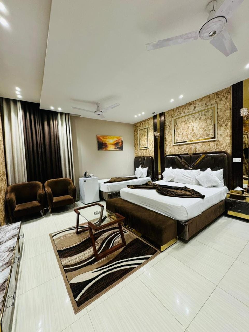 Bed, Living room, Photo of the whole room, Seating area, Bedroom