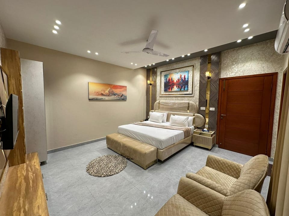 Bed, Photo of the whole room, Bedroom, air conditioner