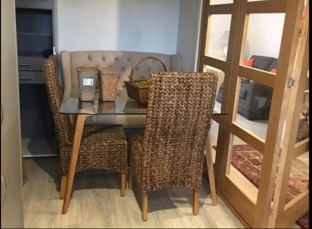 Coffee/tea facilities, Kitchen or kitchenette, Dining area