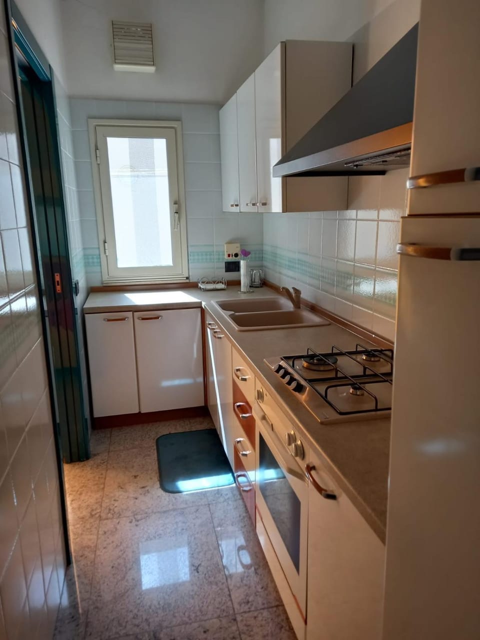 Kitchen or kitchenette, oven, stove