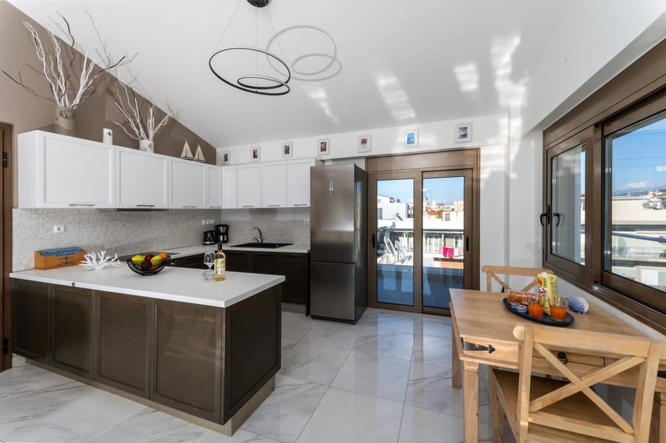 The Sunny Beachfront Apartment in Rethymno