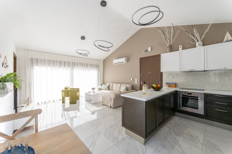 The Sunny Beachfront Apartment in Rethymno