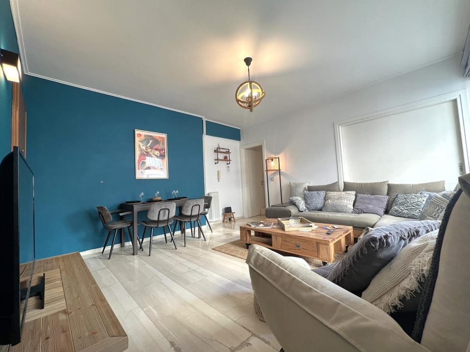 TV and multimedia, Living room, Seating area, Dining area