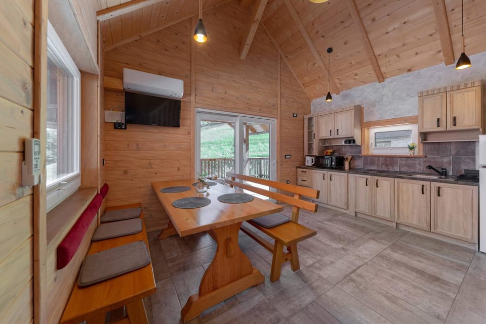 TV and multimedia, Kitchen or kitchenette, Seating area, Dining area, pet friendly, stove