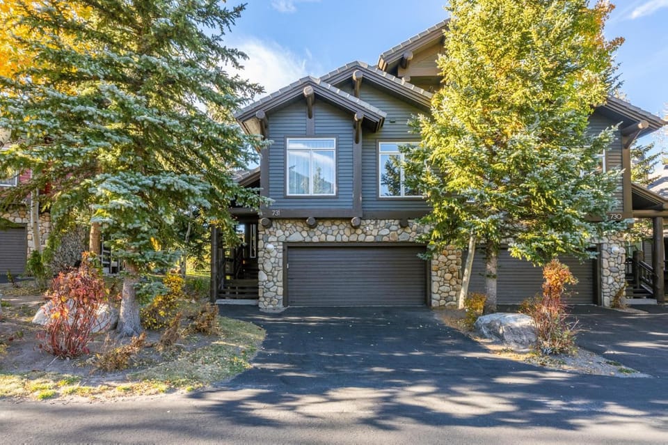 Snowcreek V 731 House in Mammoth Lakes