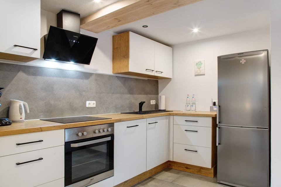 Kitchen or kitchenette, Living room