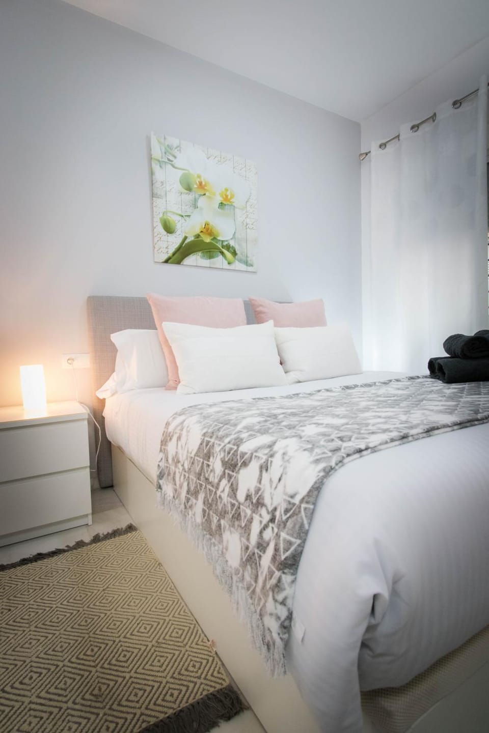 Bed, Photo of the whole room