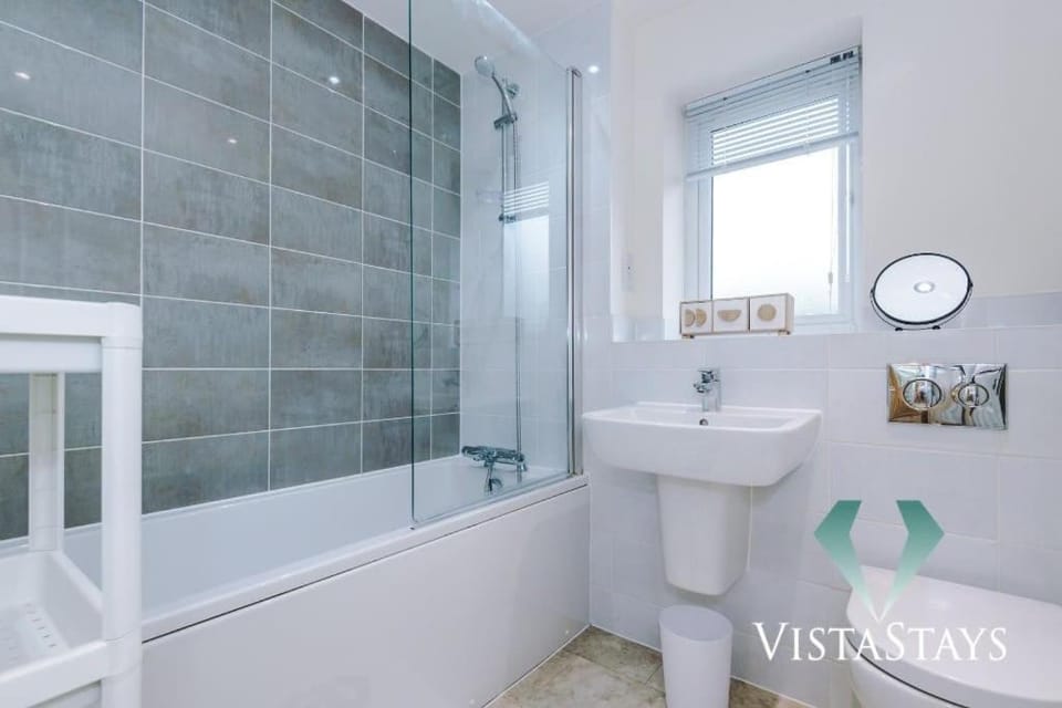 Shower, Toilet, Bathroom, Bath, towels
