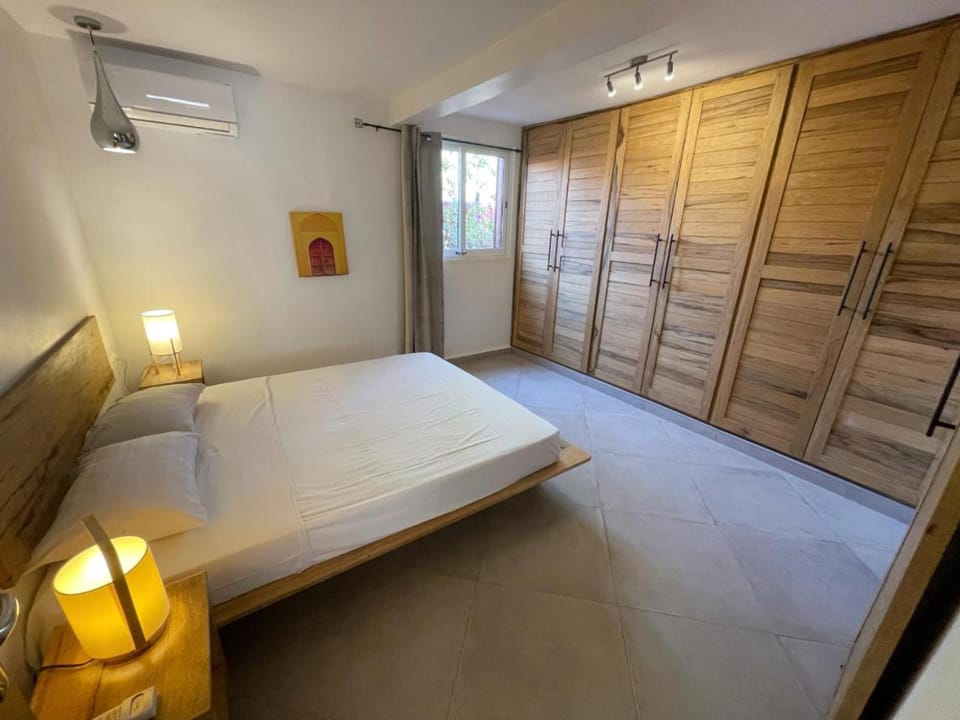 Photo of the whole room, Bedroom, towels, air conditioner