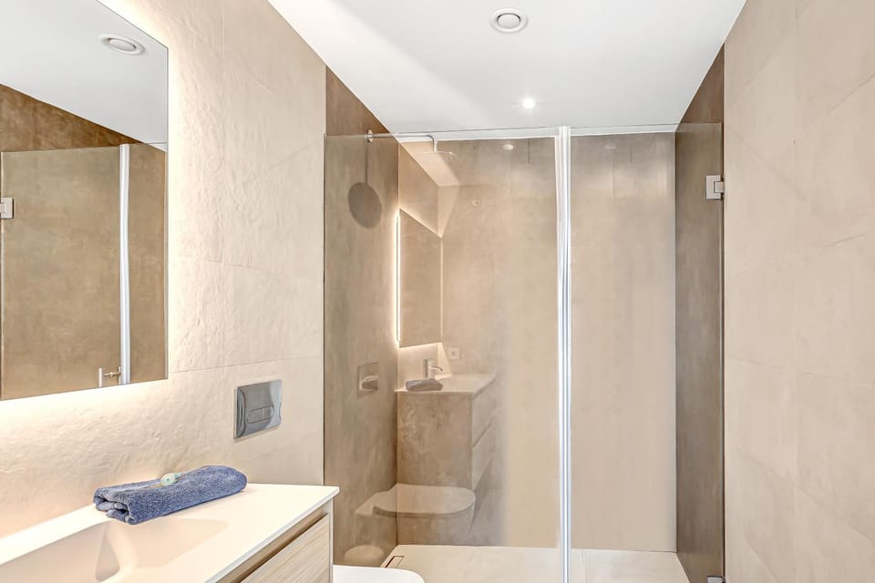 Shower, Toilet, Bathroom