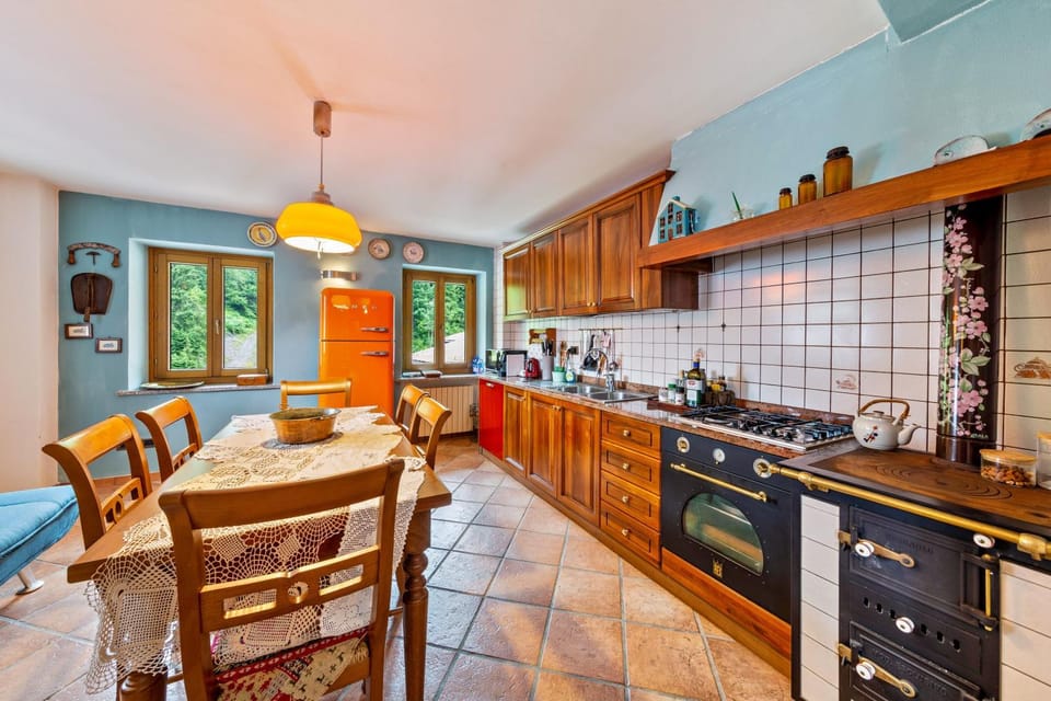 Property building, Kitchen or kitchenette, Living room