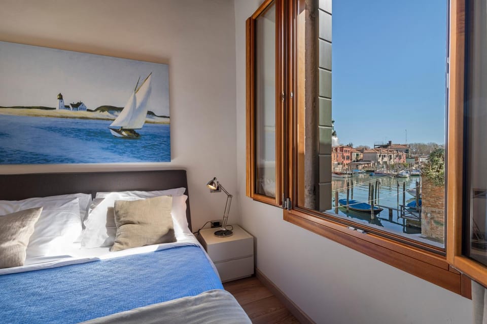 Bed, View (from property/room), Decorative detail, Bedroom, Landmark view, Sea view