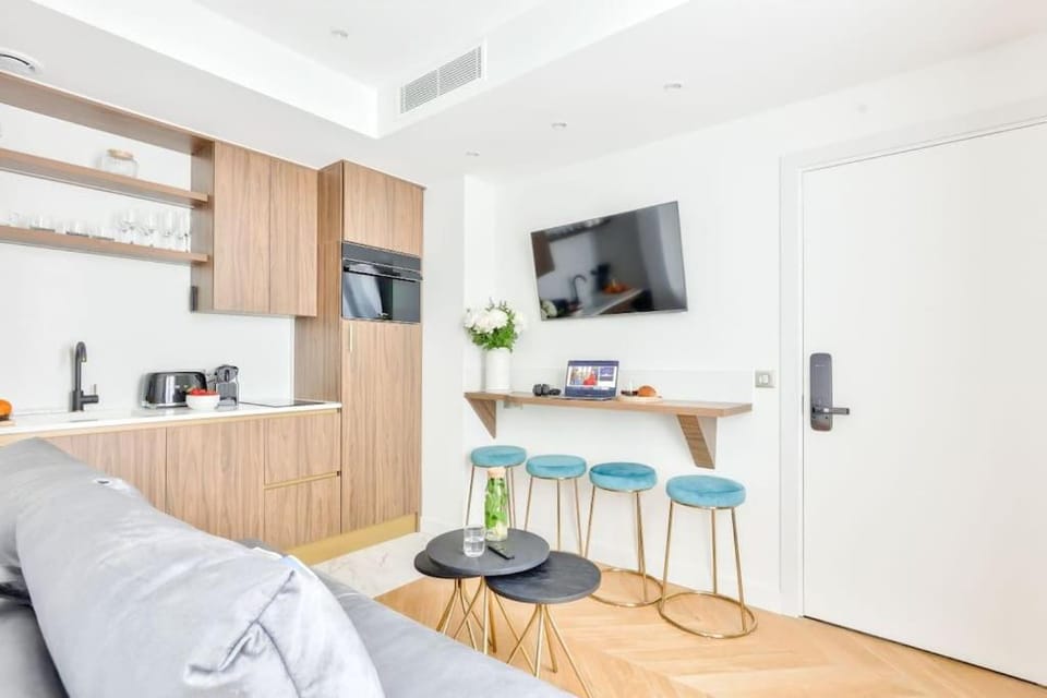 Terrace Getaway - Le Marais - with AC Apartment in Paris