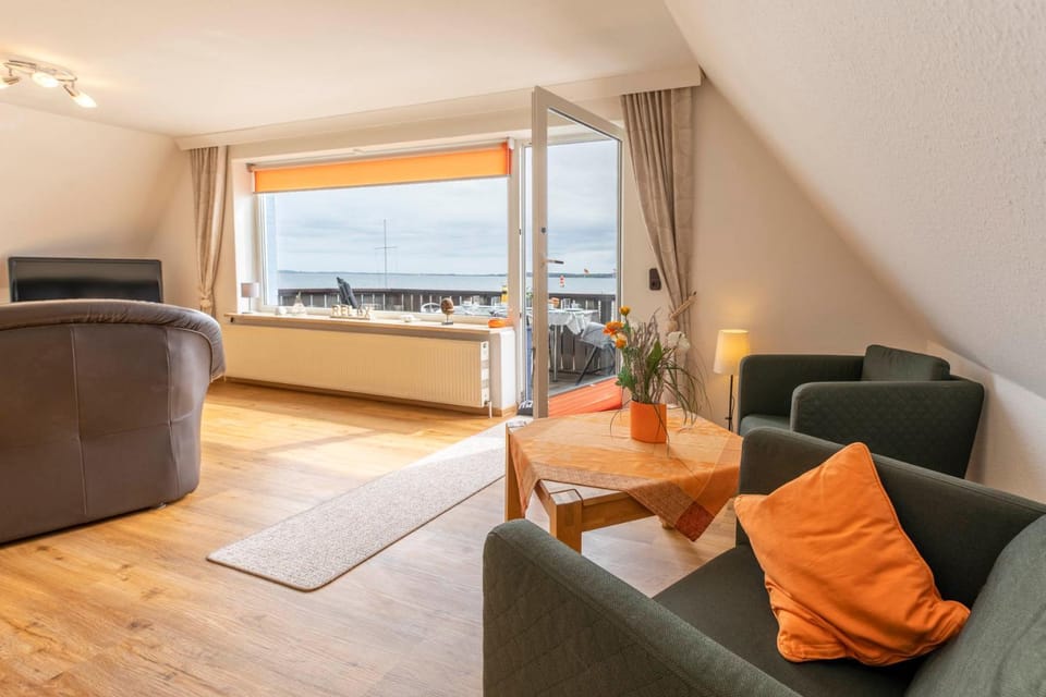 Luv und Lee - Über dem Meer Apartment in Hohwacht