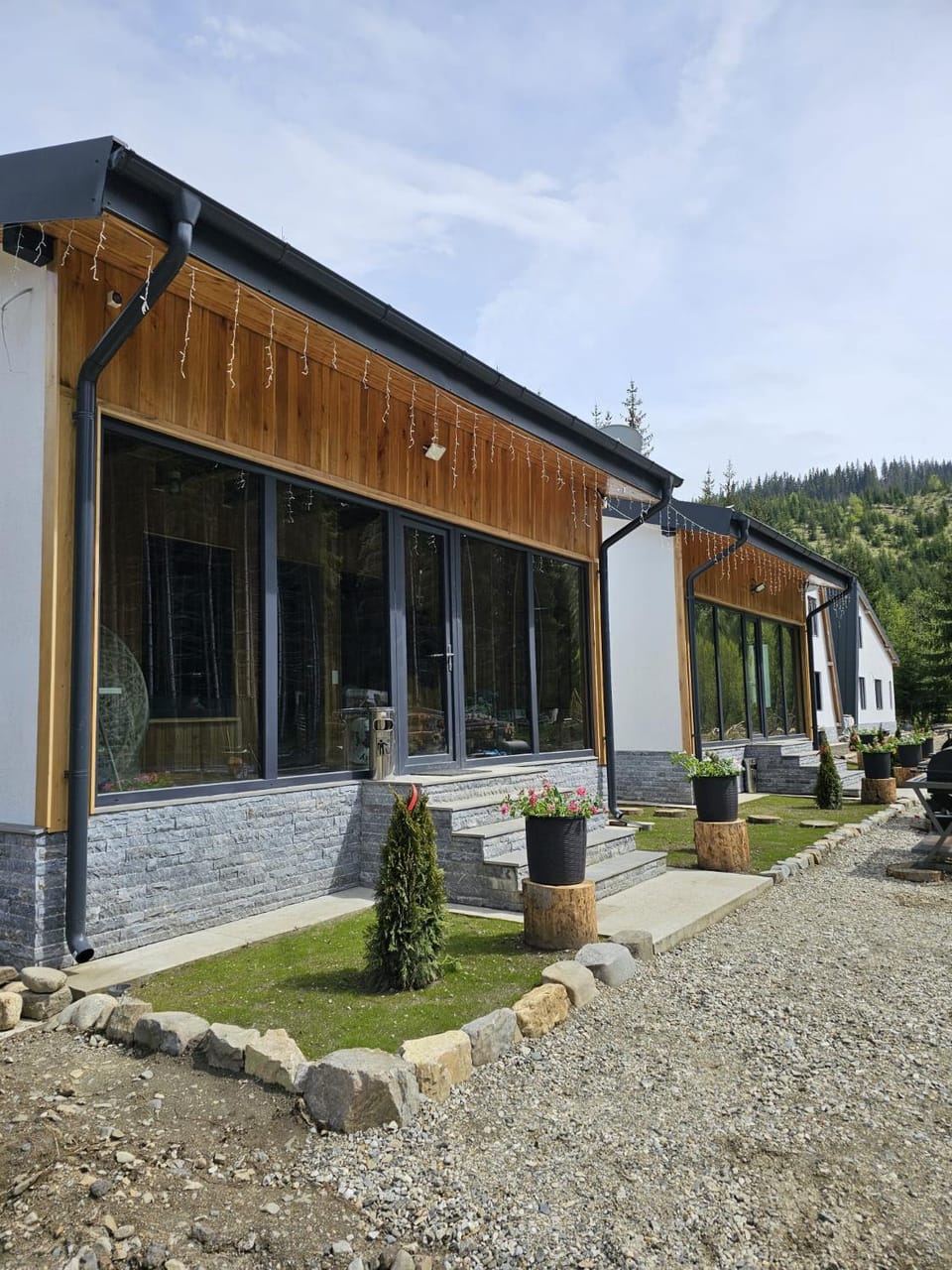 Property building, Facade/entrance, Spring, internet