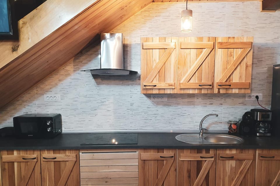 Coffee/tea facilities, Kitchen or kitchenette, stove, toaster