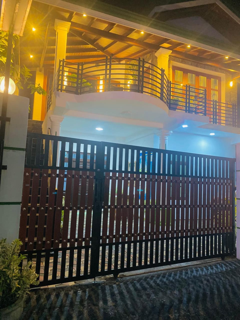 Mario Family Villa and Restaurant Bed and Breakfast in Negombo