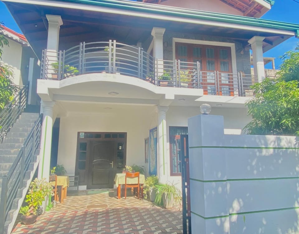 Mario Family Villa and Restaurant Bed and Breakfast in Negombo