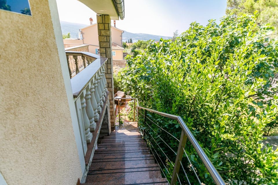 Facade/entrance, View (from property/room), Balcony/Terrace, Garden view, Sea view