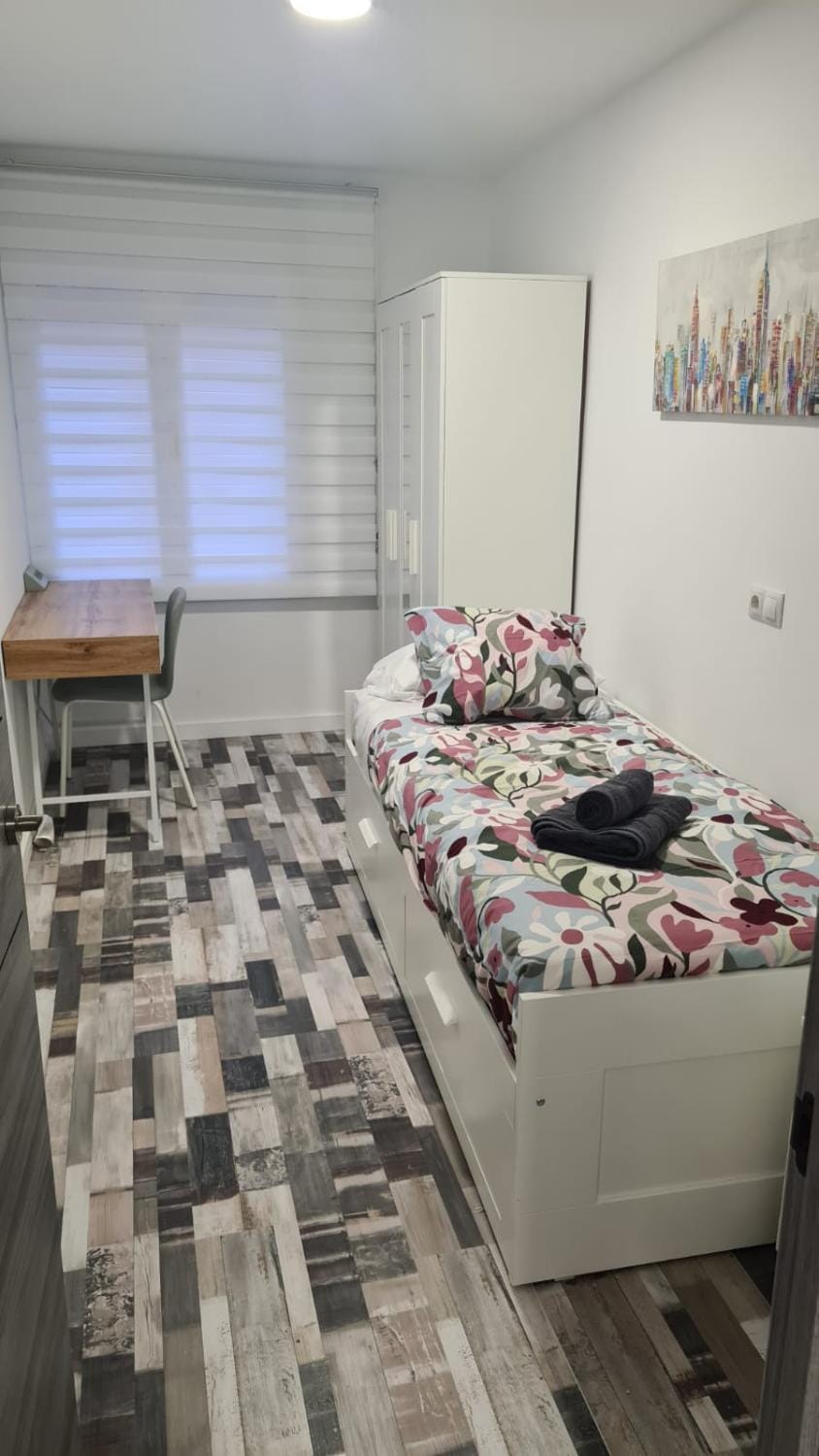 Bed, Photo of the whole room, Bedroom