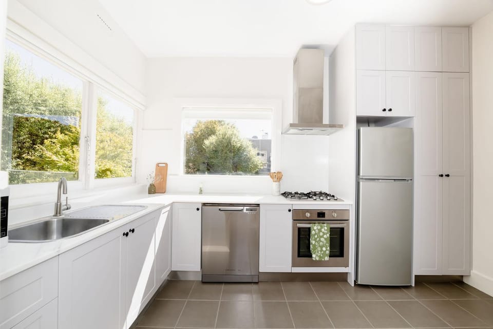 Garden view, dishwasher, oven, stove, kitchen