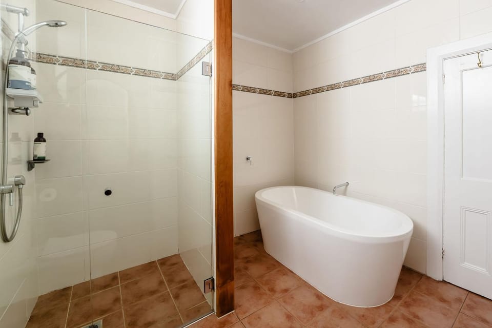 Bathroom, Bath, hair dryier