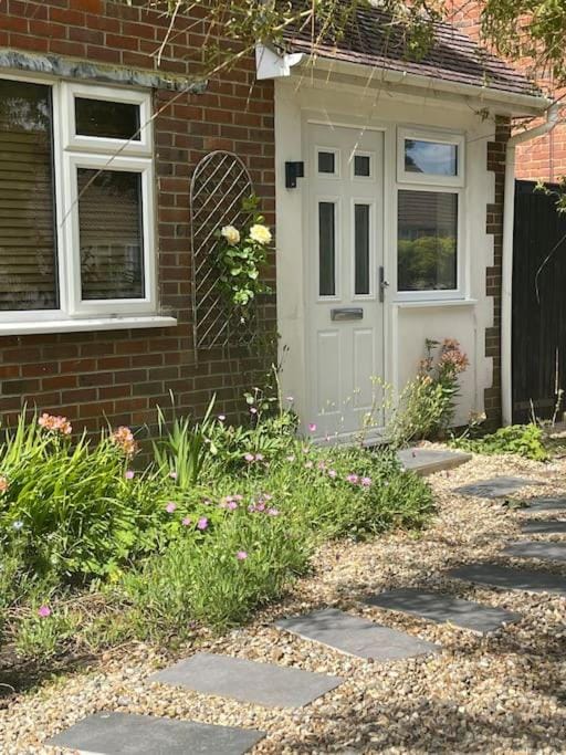 Studio 40 cosy compact space in quiet location in Seaford Apartment in Seaford
