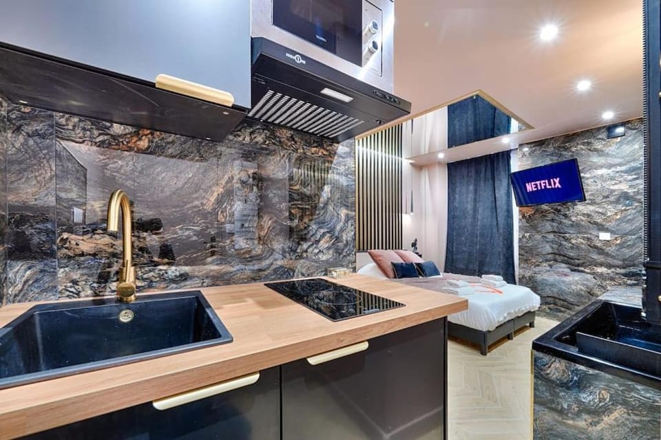 Welcome to Secret Love Apartment in Île-de-France