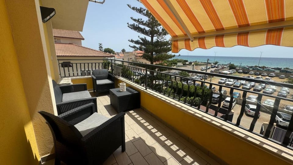 Moonlight house a 50 mt dal mare Noto Marina Apartment in Sicily