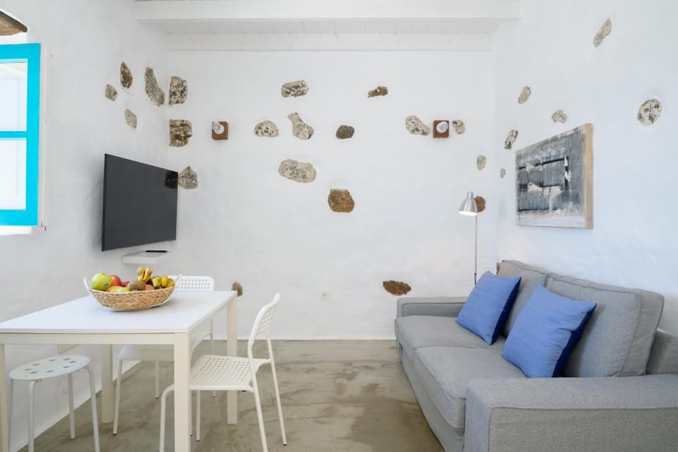 Communal lounge/ TV room, Living room