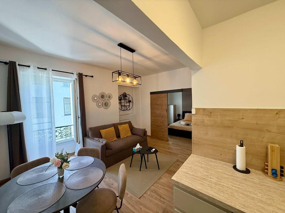 A006 Superbe Appartement dans le Carre d'Or-Cannes Apartment in Cannes