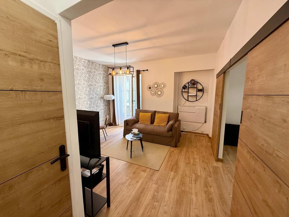 A006 Superbe Appartement dans le Carre d'Or-Cannes Apartment in Cannes