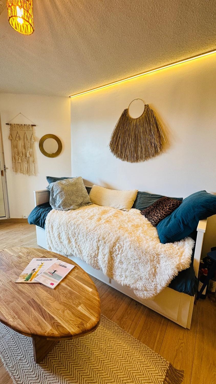 Bed, Living room, Seating area
