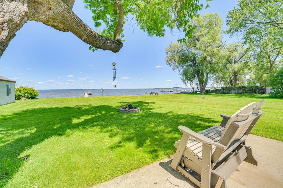 Private Dock, Fire Pit & Houghton Lake Views! House in Houghton Lake
