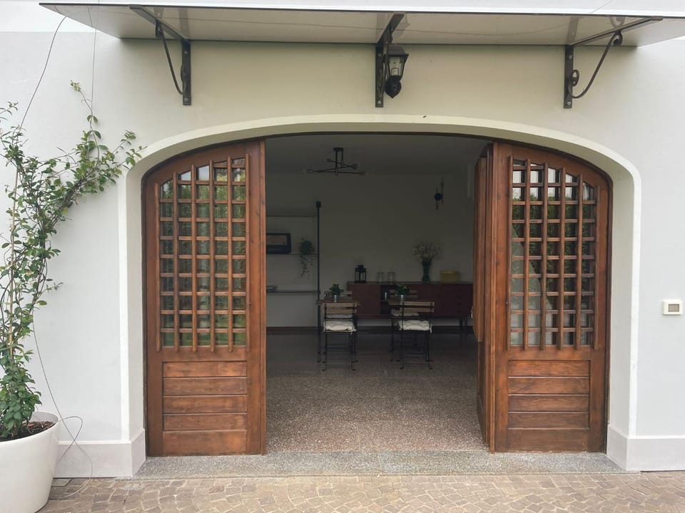 Facade/entrance, Internal: Not applicable to any particular room