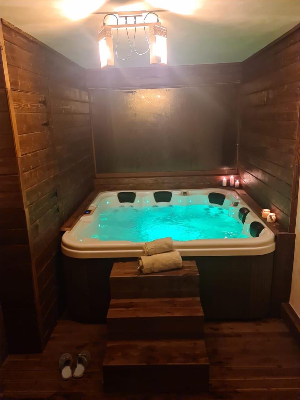 Hot Tub, Swimming pool