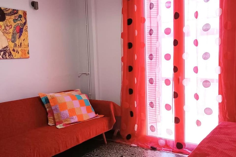 Bed, Seating area