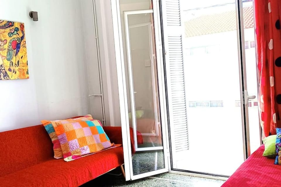 Bed, Seating area