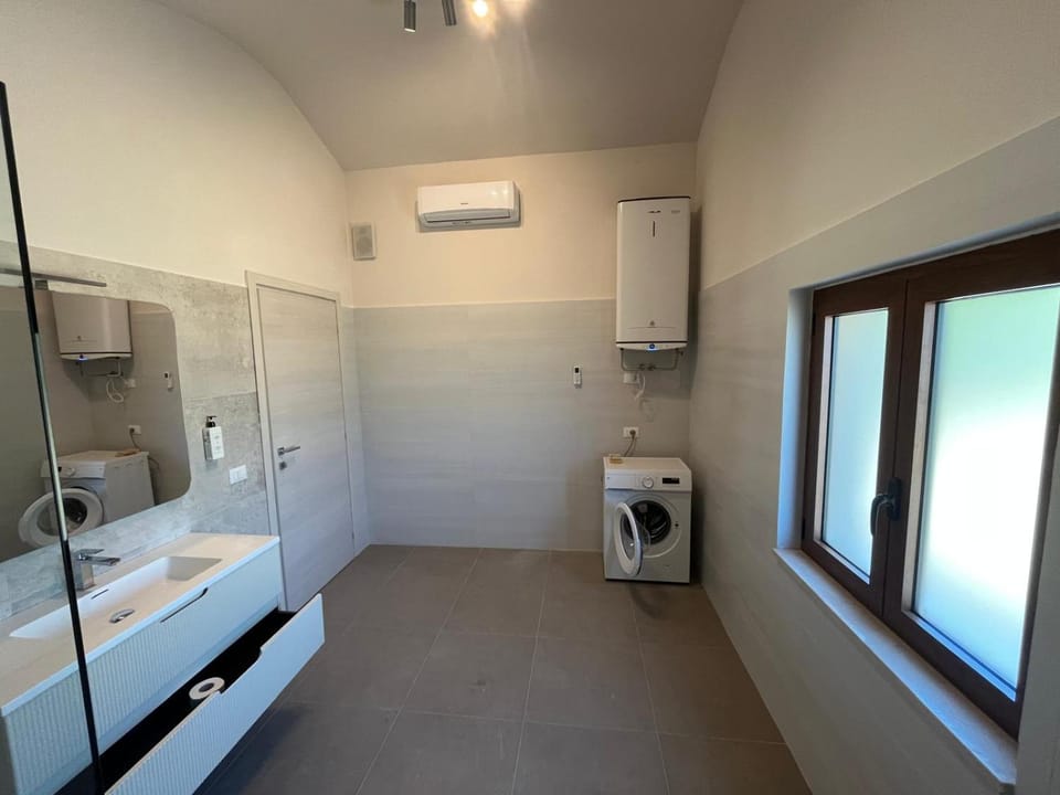 Bathroom, washing machine