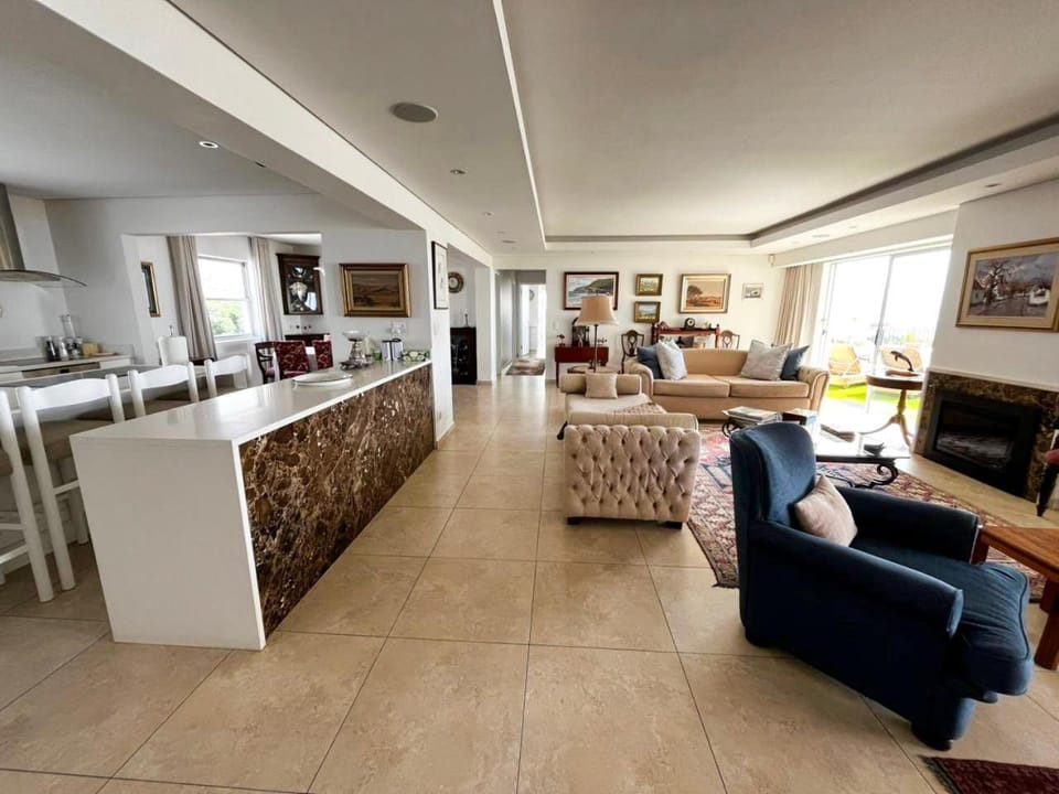 Living room, Seating area, fireplace, kitchen