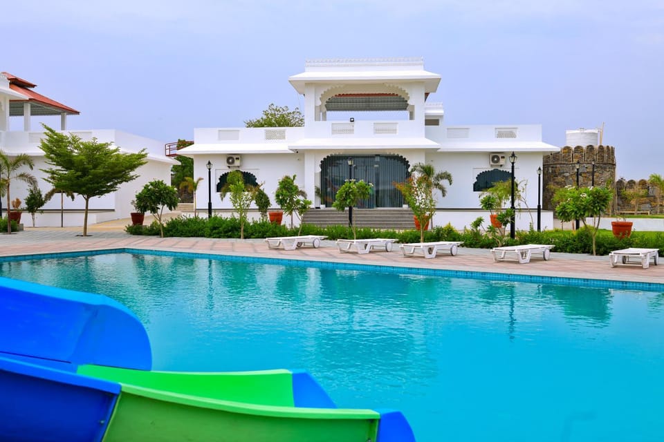 Swimming pool