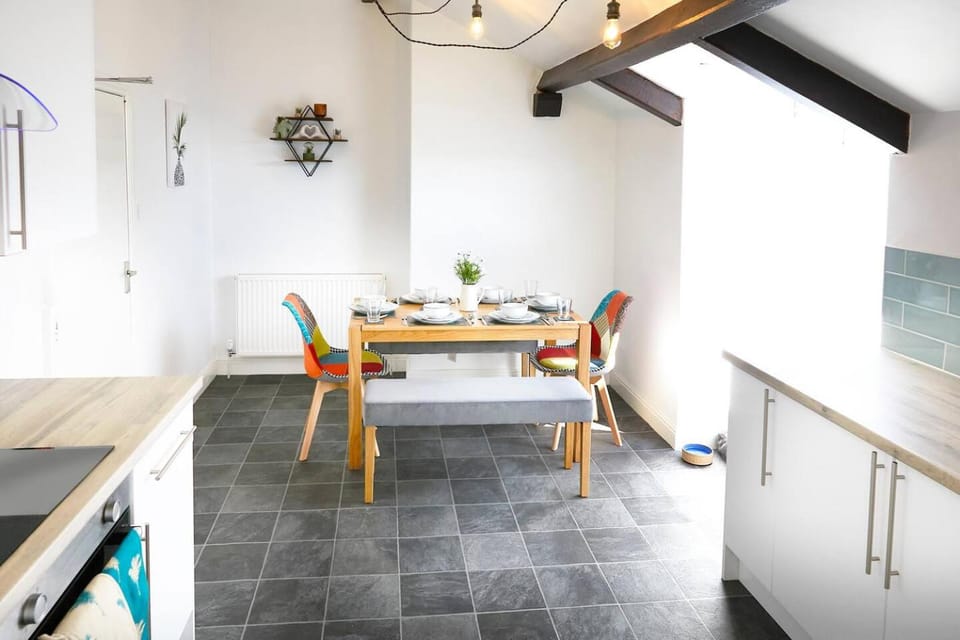 Dining area, kitchen