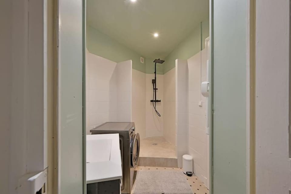 Shower, Bathroom, washing machine