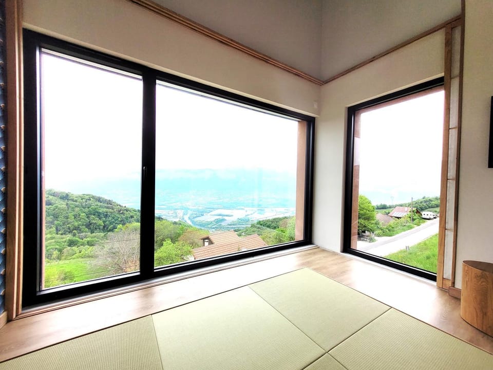 Living room, Mountain view