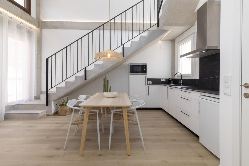 Kitchen or kitchenette, Dining area, stove