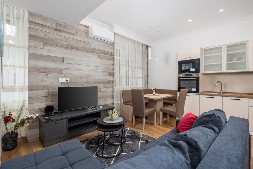 TV and multimedia, Kitchen or kitchenette, Living room, Seating area, oven, stove