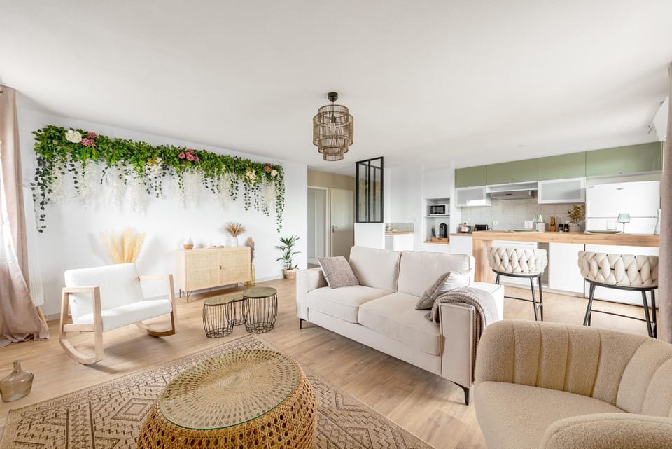 Kitchen or kitchenette, Living room, Seating area, Dining area