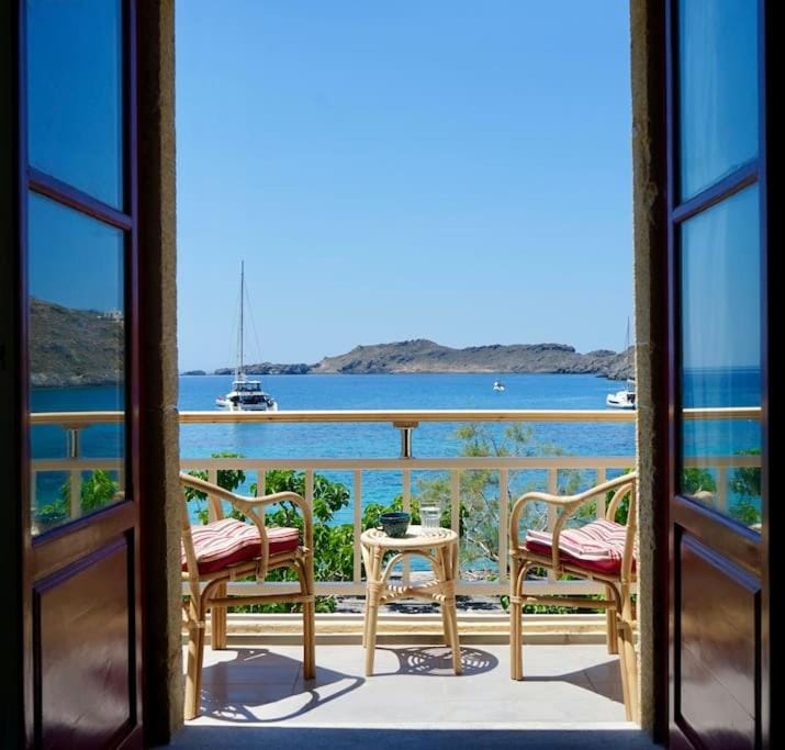 Follow Your Art Apartment in Islands
